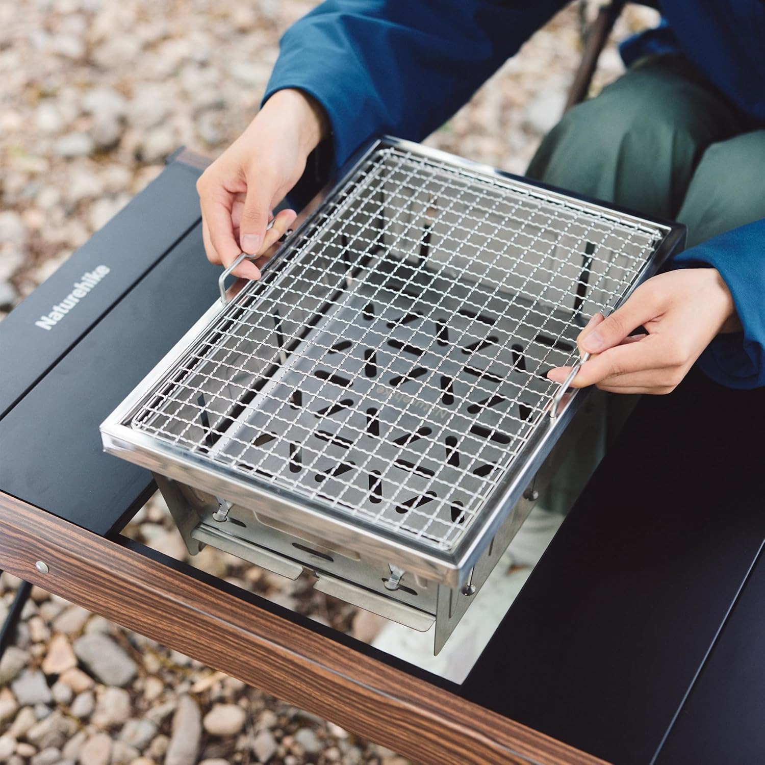 Parrilla de carbón Naturehike  - Camping Cooking Table reseña y precio